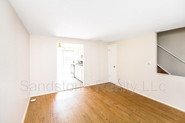 Building Photo - 671 Shoreline Dr