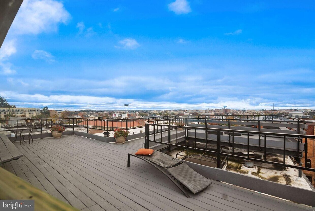 Primary Photo - Adams Morgan Duplex W/Parking Included, Ro...