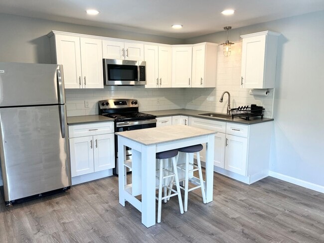 Photo - 359 S Main St Apartment
