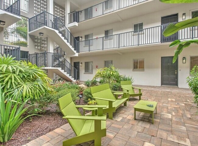courtyard - 125 5th Ave NE