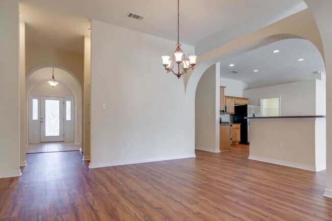 Building Photo - Elegant 4-Bedroom Home in Desirable Tangle...