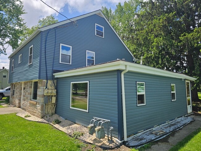 Building Photo - 1000 Timpe Rd