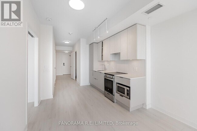 Building Photo - 3900-3900 Confederation Pkwy