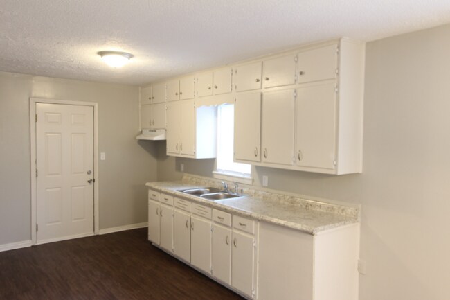 Building Photo - 816 Vanderbilt St