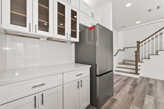 Building Photo - 5304 Lynnfield St