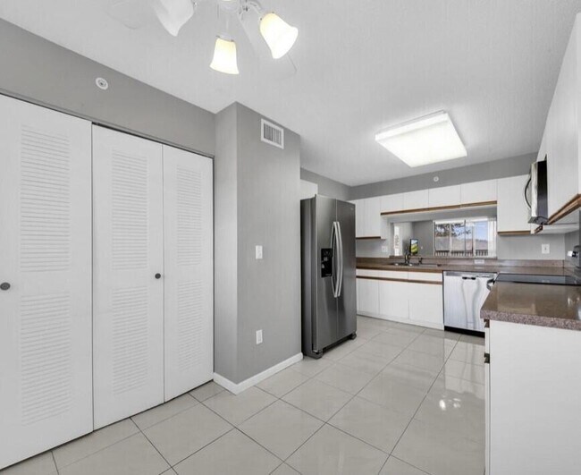 Building Photo - 15355 Lakes of Delray Blvd