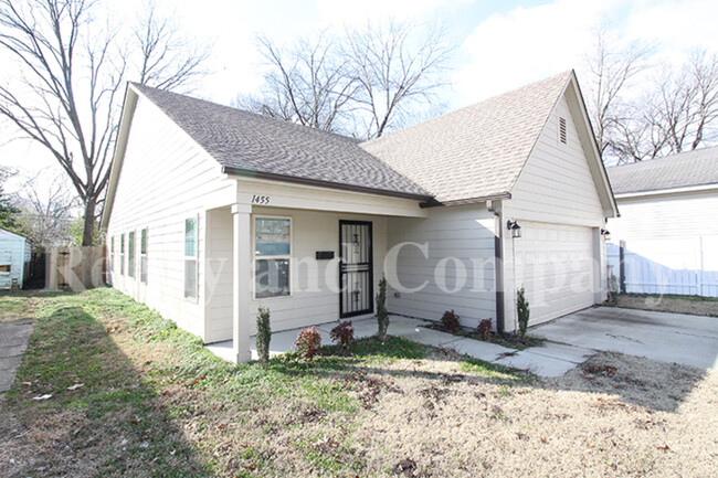 Building Photo - 1455 Lyndale Ave