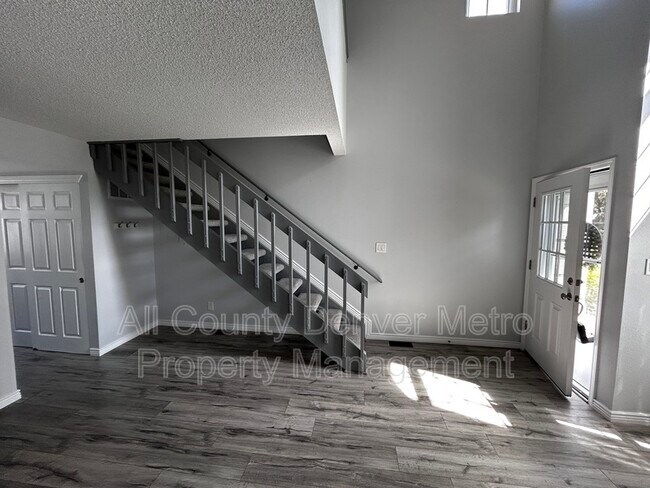 Foto del edificio - 7250 Devinney Ct