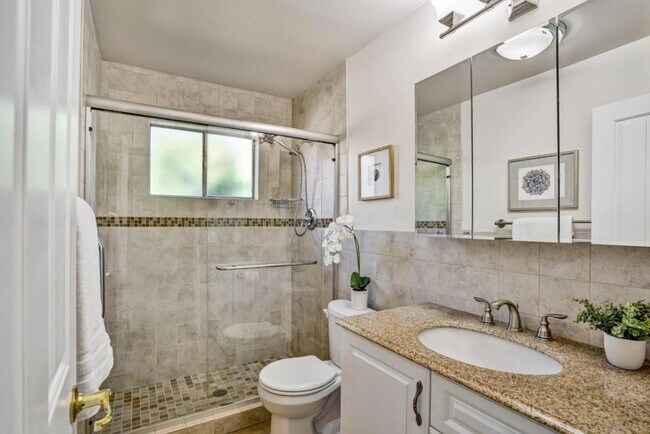 Foto del edificio - 124 Oakwood Dr