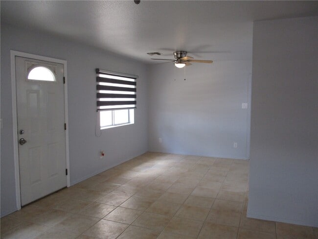 Building Photo - 5112 Amber Sands Dr