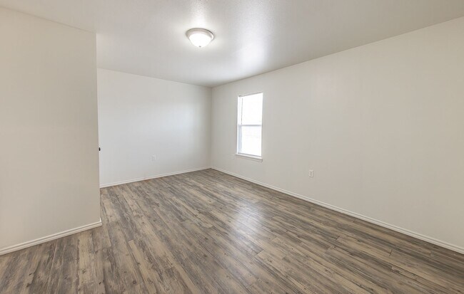 Foto del edificio - Leasing Special**  MOVE IN READY!