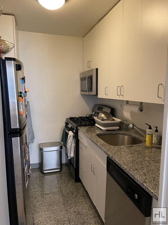 Building Photo - Corner 1-Bedroom with Stunning Views | 17t...
