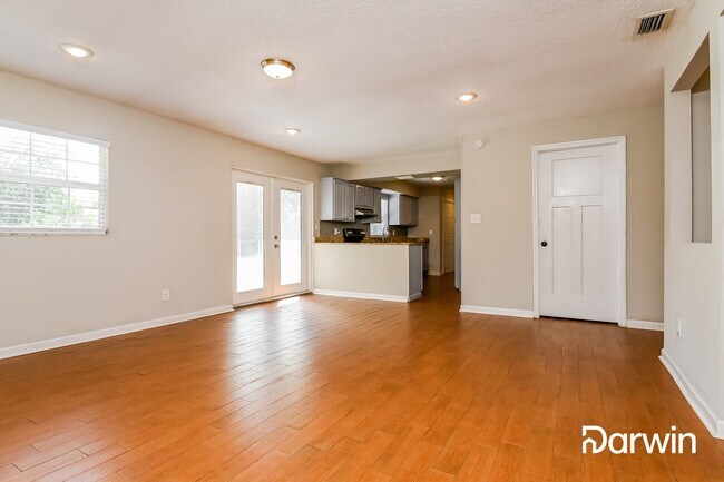 Foto del edificio - 608 W Dali Dr, Brandon, FL 33511