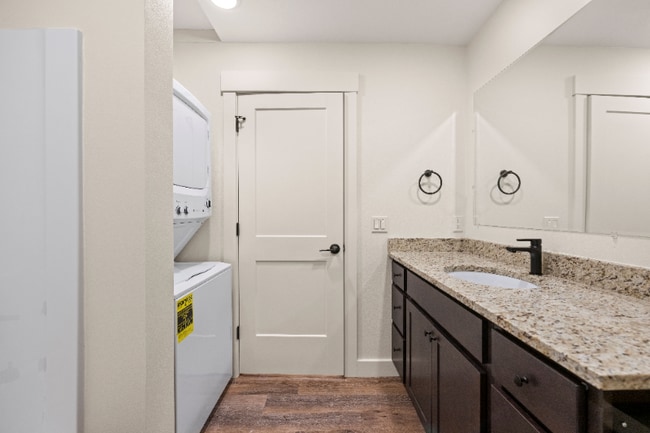 Foto del edificio - 1335 SE Jetty Ave