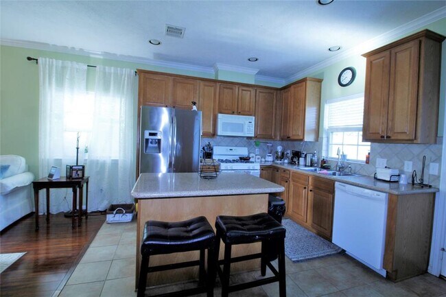 Building Photo - 406 Price Dr