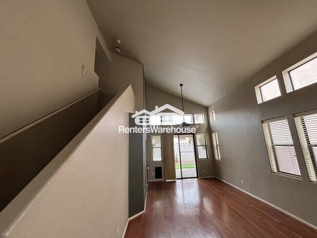 Foto del edificio - Modern comfort in the gated community of Villas at Red Mountain!