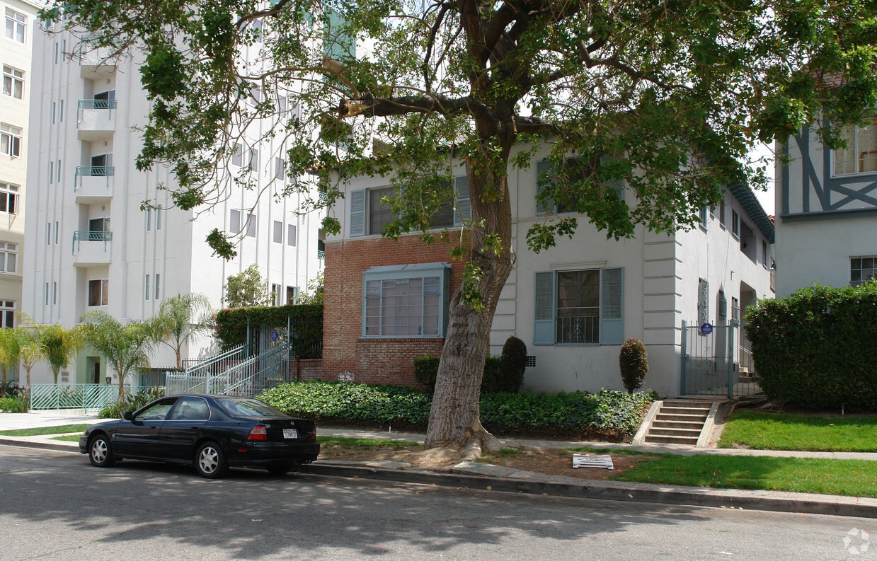 Primary Photo - 912 S Serrano Ave