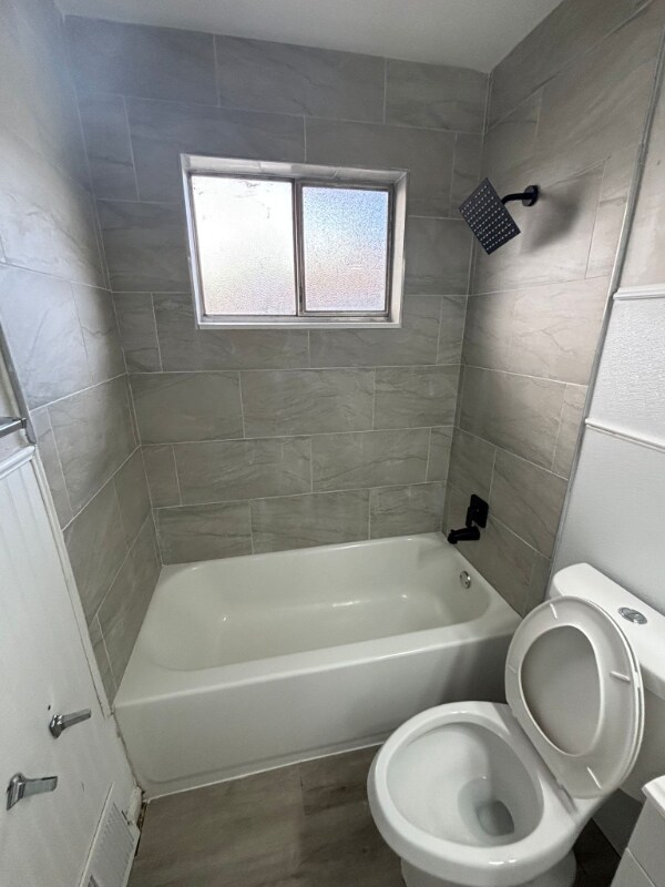 Foto del edificio - 4672 Hillside Ave