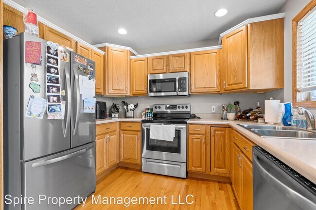 Building Photo - 5 br, 3 bath House - 191 Bear Creek Court