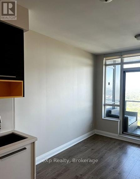 Photo du bâtiment - 36 Park Lawn Rd