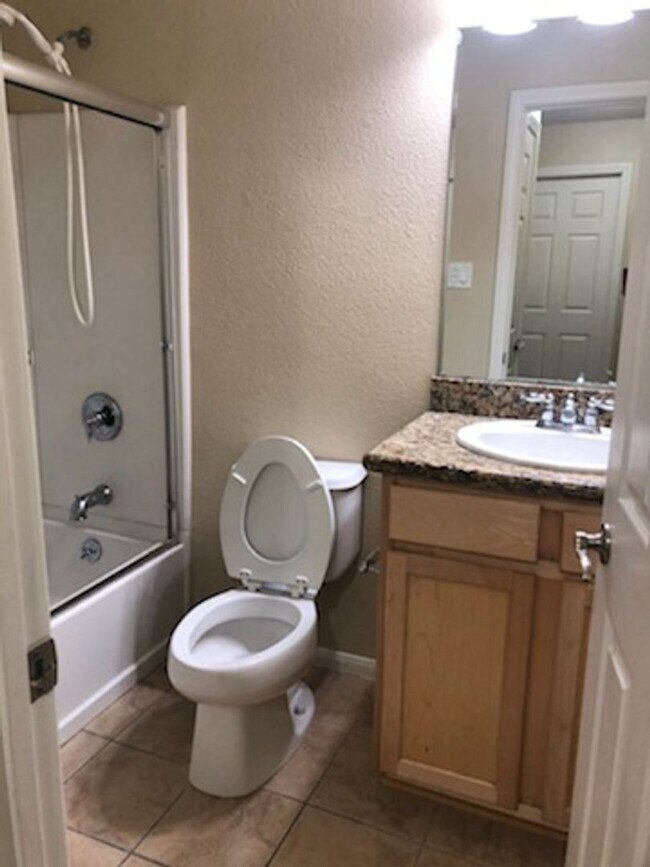 Foto del edificio - 2 br, 1 bath House - 5008 BREMNER WAY