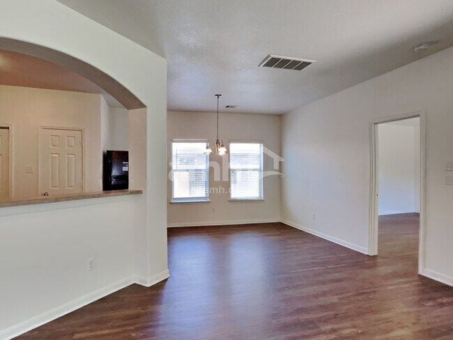 Foto del edificio - 5702 Rocky Trail Dr