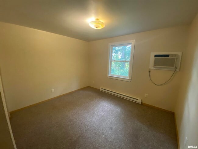 Building Photo - 110 Park View Ct