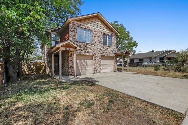 Building Photo - Darling Duplex Coming in April!