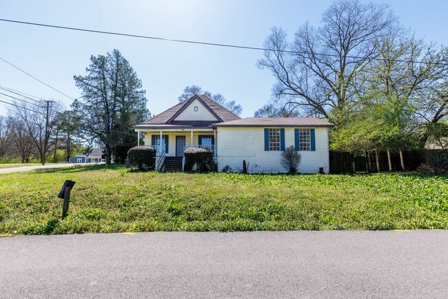 Building Photo - 4 Bedroom, 2 Bathroom in Adamsville