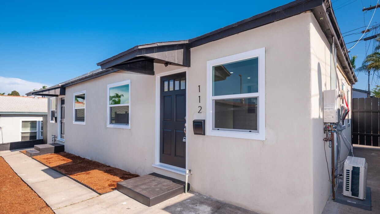Foto principal - 1 Bedroom Duplex in National City *Move In...
