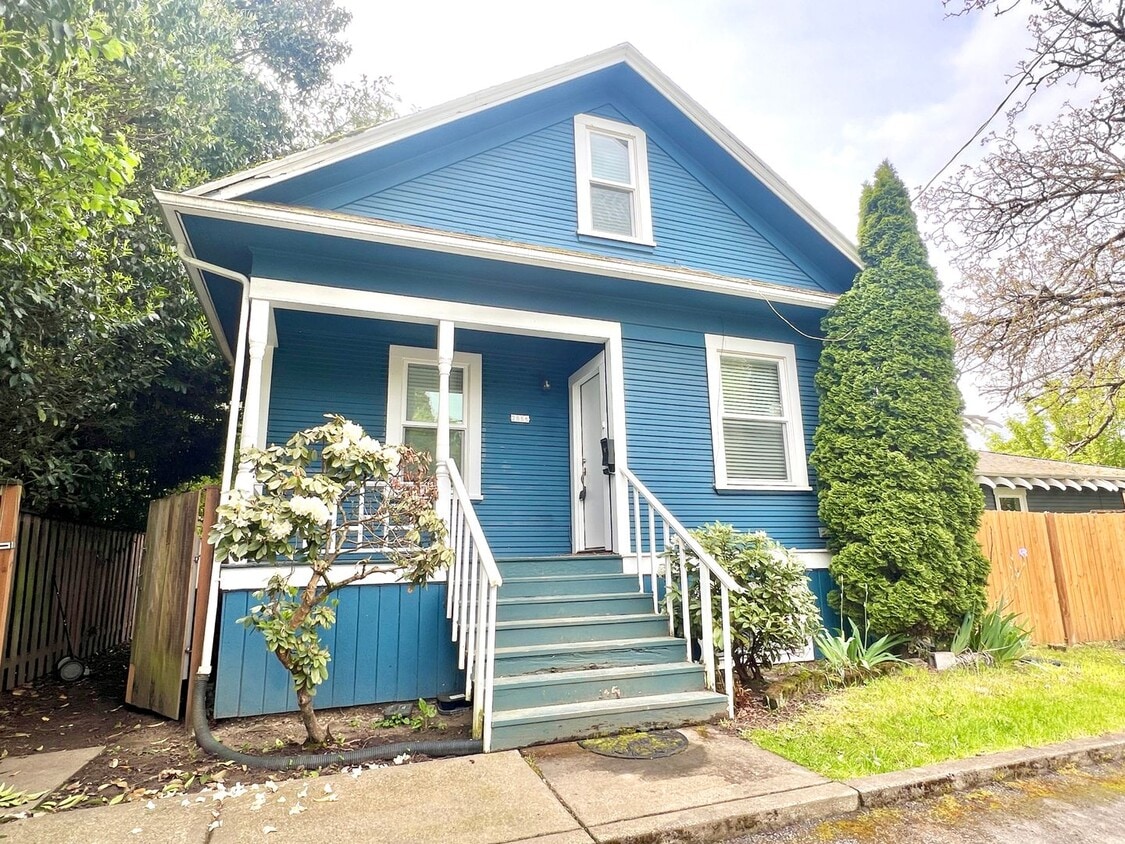 Primary Photo - Reed Neighborhood Beautifully Renovated 3-...