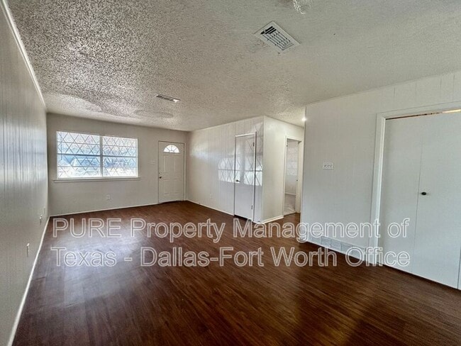 Building Photo - 409 Cousins Ln