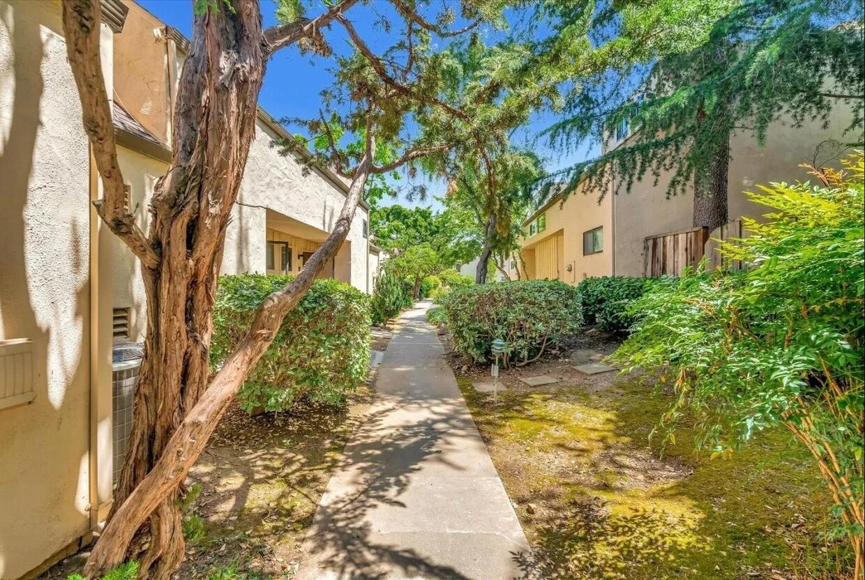 Primary Photo - 8105 Kern Ave