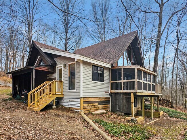 Building Photo - 1725 Great Hill Rd