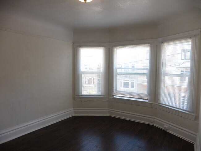 Bedroom 1 - 862 Lombard St