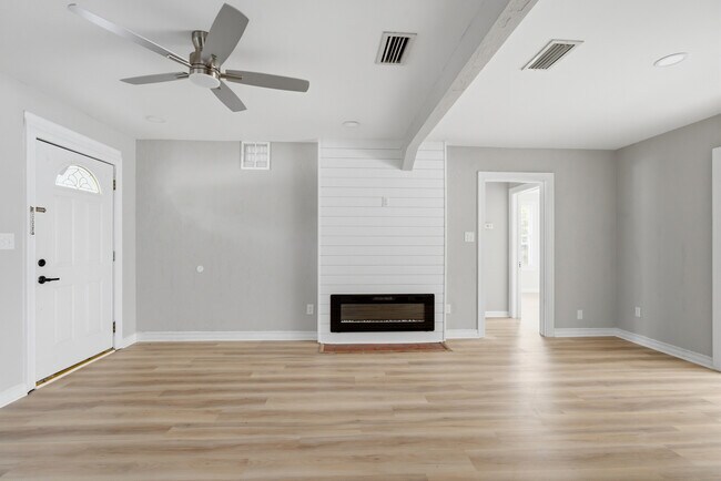 Foto del edificio - 2114 Merrill Ave