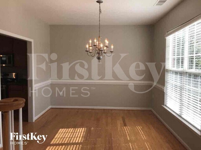 Foto del edificio - 4065 Eastford Court