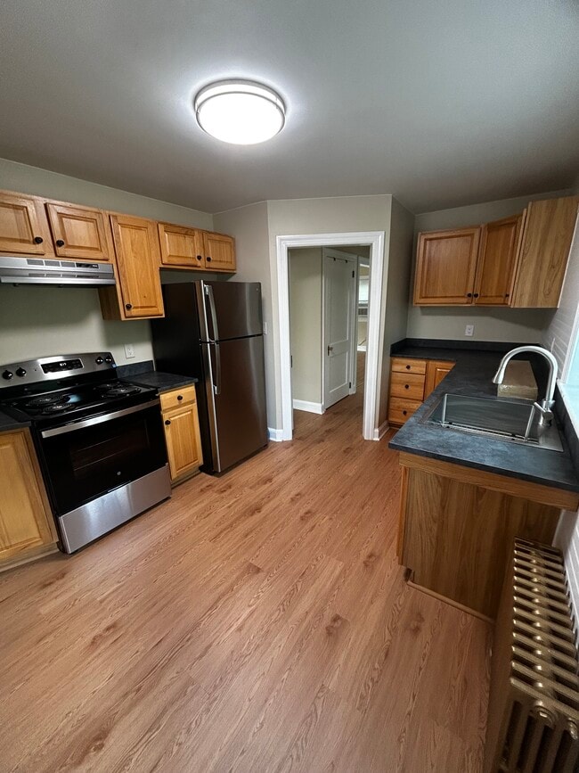 Kitchen - 806 Broadway