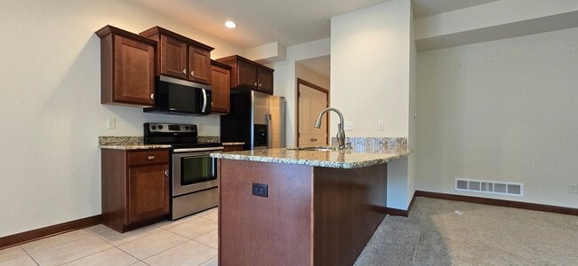 Building Photo - 821 SE Crossings Ln