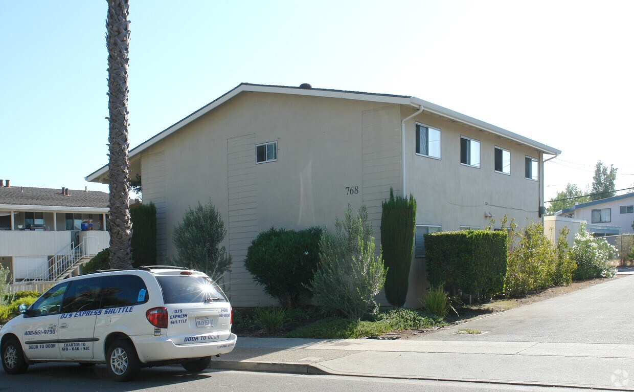 Building Photo - 768 Sharmon Palms Lane