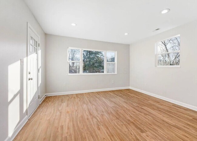 Foto del edificio - Elegant 3 Bedroom Home with First-Floor Laundry and Modern Style