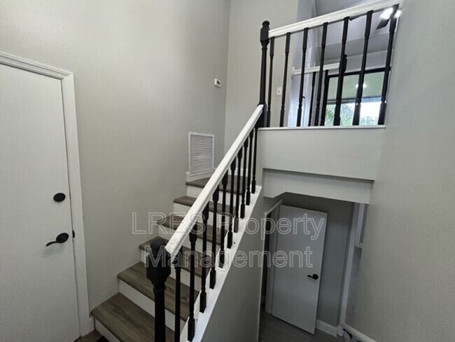 Building Photo - 1450 Eden Dr