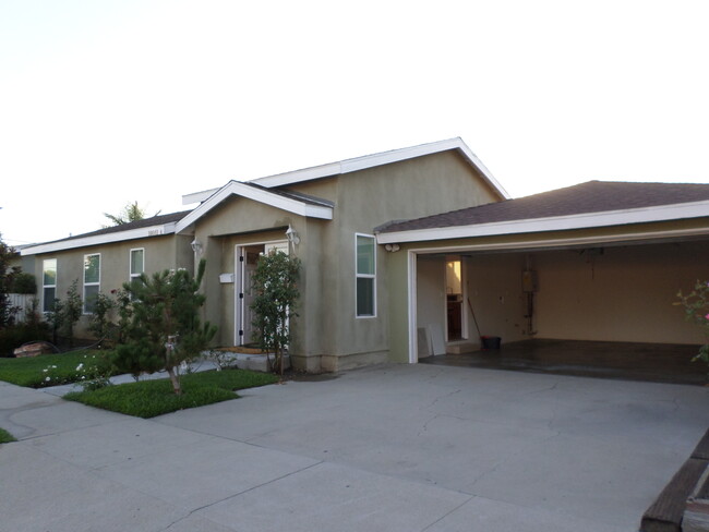Building Photo - 10641 Brookshire Ave