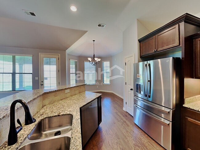 Building Photo - 45 Donna Lyn Dr