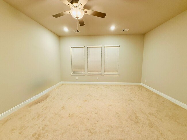 Foto del edificio - Comfort, Style & Community - All in This Gorgeous 2025 built 5BR Celina Home