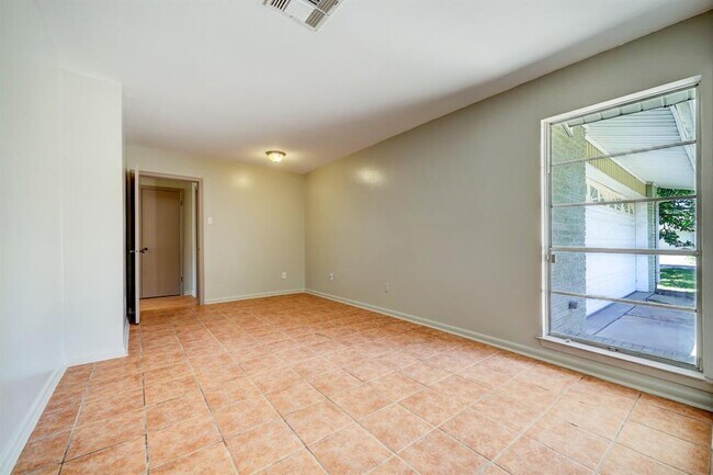 Building Photo - 9411 Highmeadow Dr