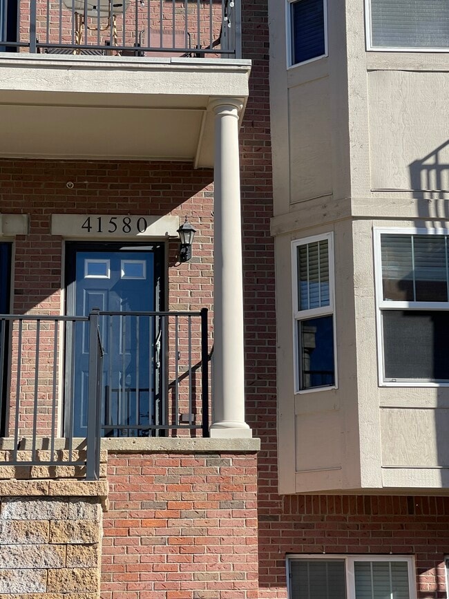 Building Photo - 41580 Hamlet Ln