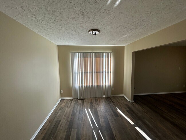 Foto del edificio - 3 bedroom 1.5 bath single family