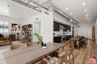 Building Photo - 212 Marine St