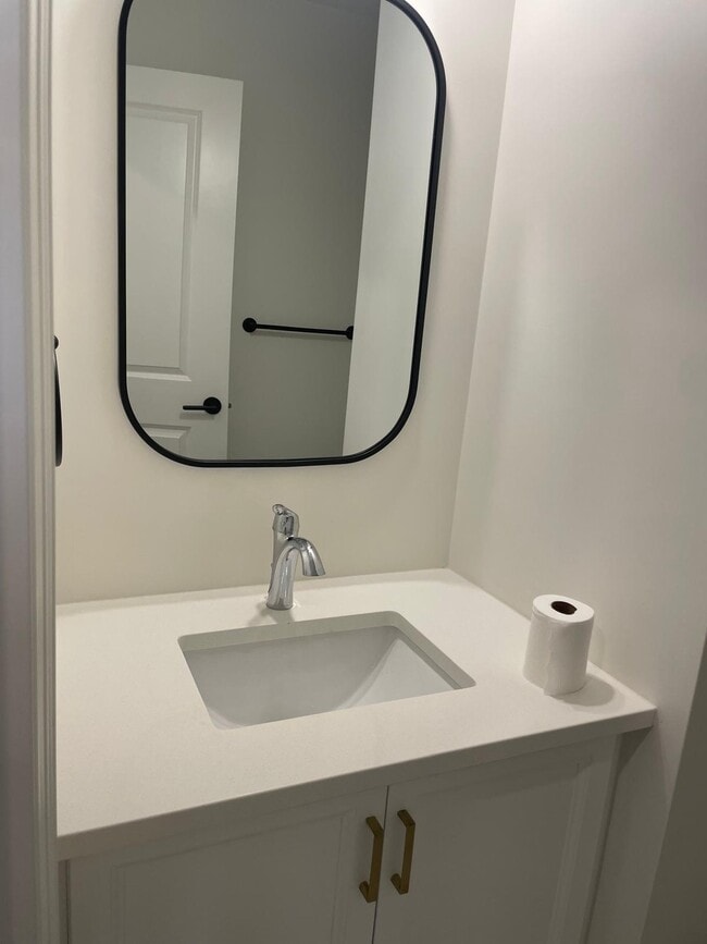 Powder ROom - 205 Purchase Cres